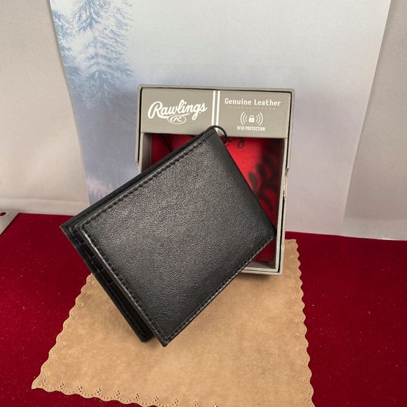 Rawlings Baseball Stitch bifold wallet crafted from Black Baseball Glove Leather - Picture 3 of 4